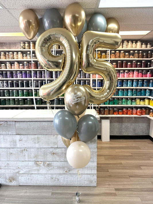 BOUQUET DE BALLONS CHIFFRES COLLÉS ET BALLONS AU PLAFOND